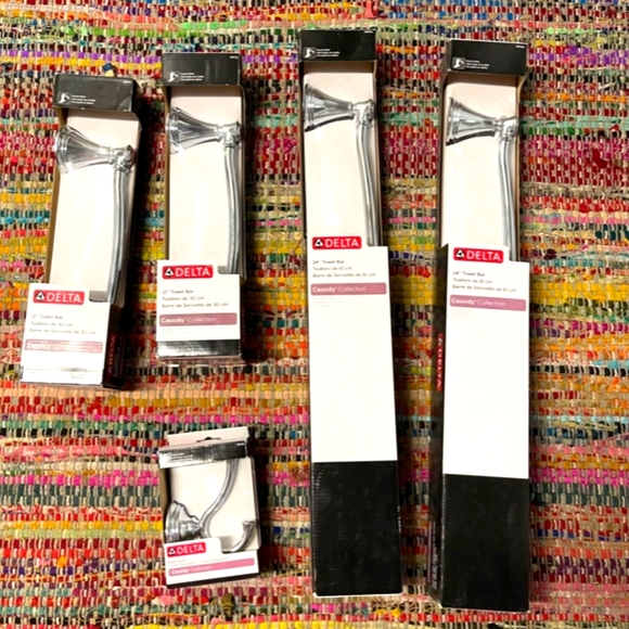 Delta Bathroom Accessories Set